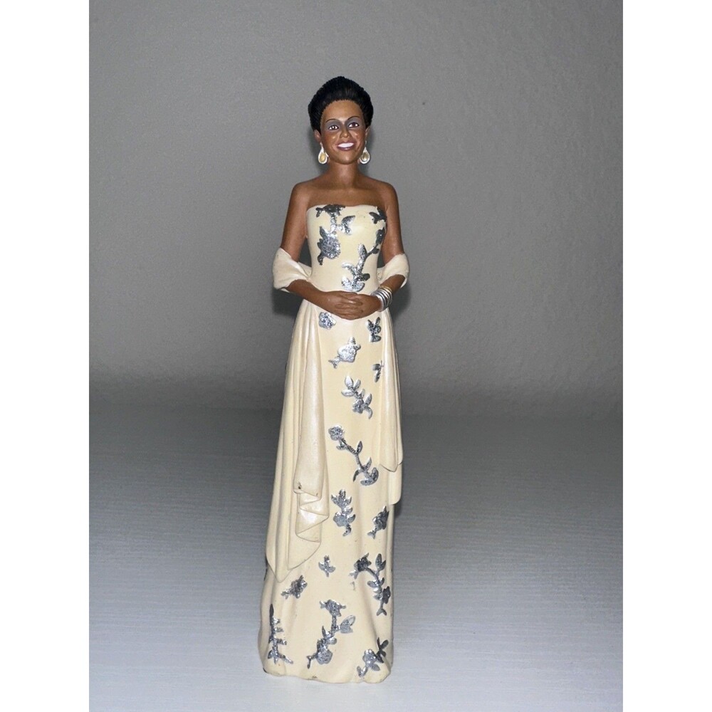 Hamilton Collection Michelle Obama Figurine Diplomatic Style #2437A 7+"